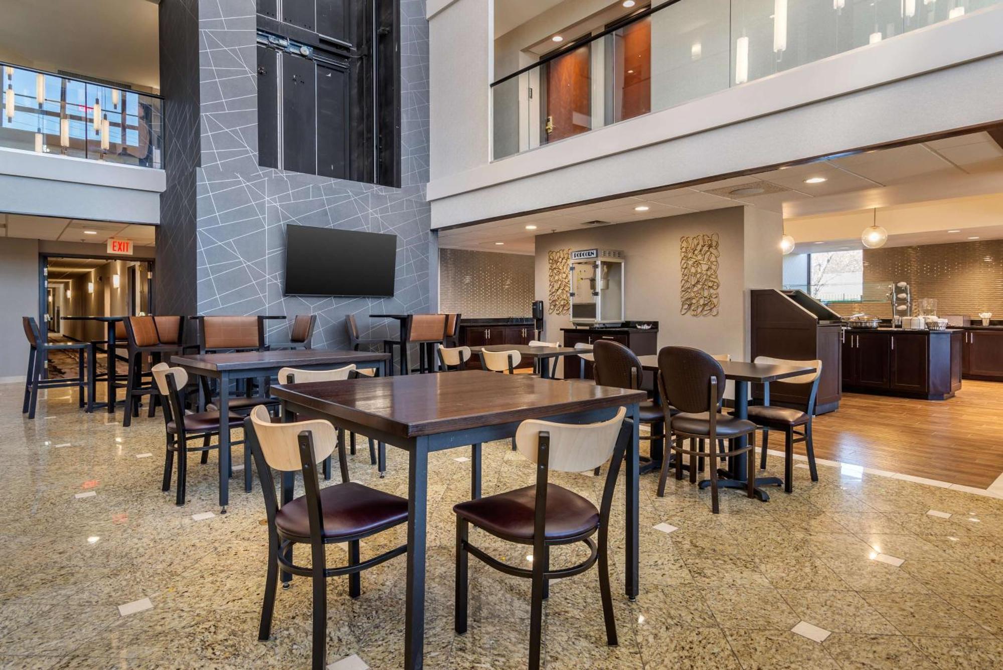 Drury Inn & Suites Atlanta Airport College Park Bagian luar foto